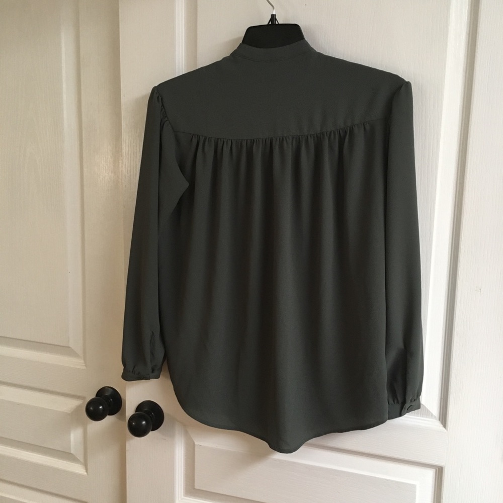 Express Blouse - Picture 2 of 4